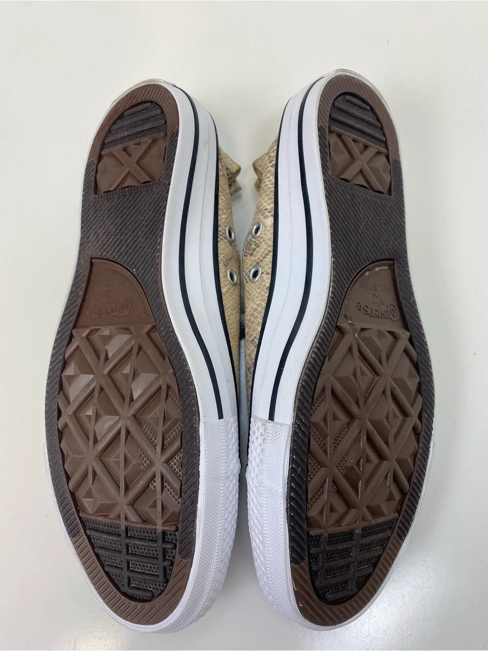 Converse classic low